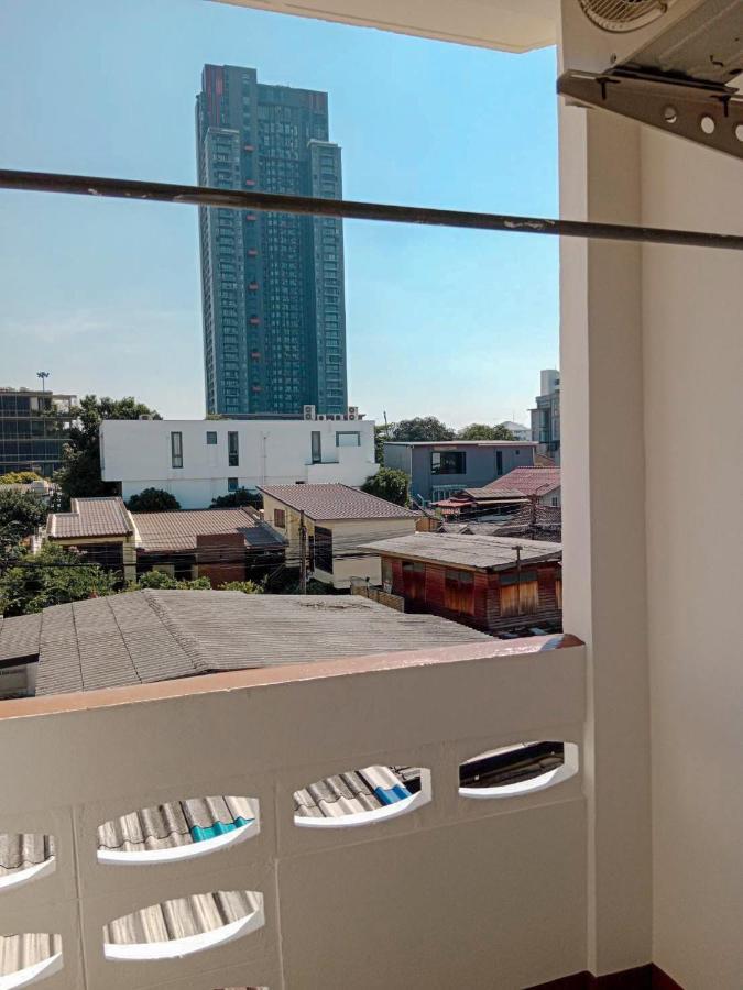 Airport Convenience Inn: Breakfast & Quick Transit Access Bangkok Exterior photo